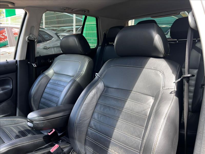 VOLKSWAGEN  GOLF   1.6 MI Sportline 8V 