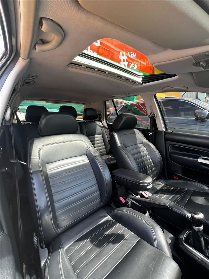 VOLKSWAGEN  GOLF   1.6 MI Sportline 8V 