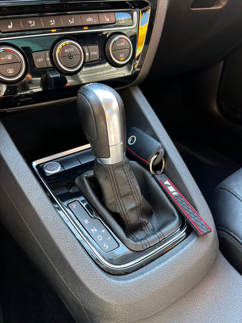 VOLKSWAGEN  JETTA   2.0 TSI Highline 211cv 