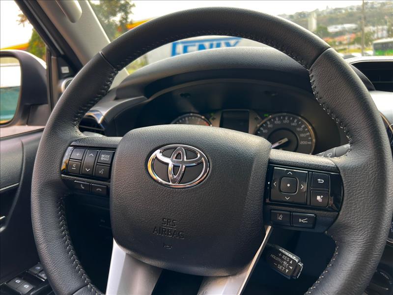 TOYOTA  HILUX   2.8 D-4d Turbo CD SRX 4X4 
