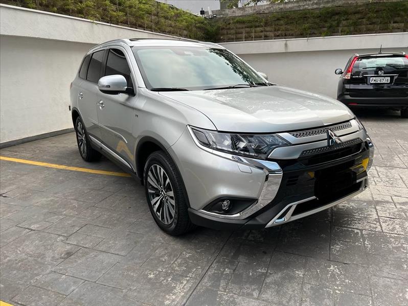 OUTLANDER 3.0 Mivec V6 Hpe-s AWD OUTLANDER 3.0 Mivec V6 Hpe-s AWD
