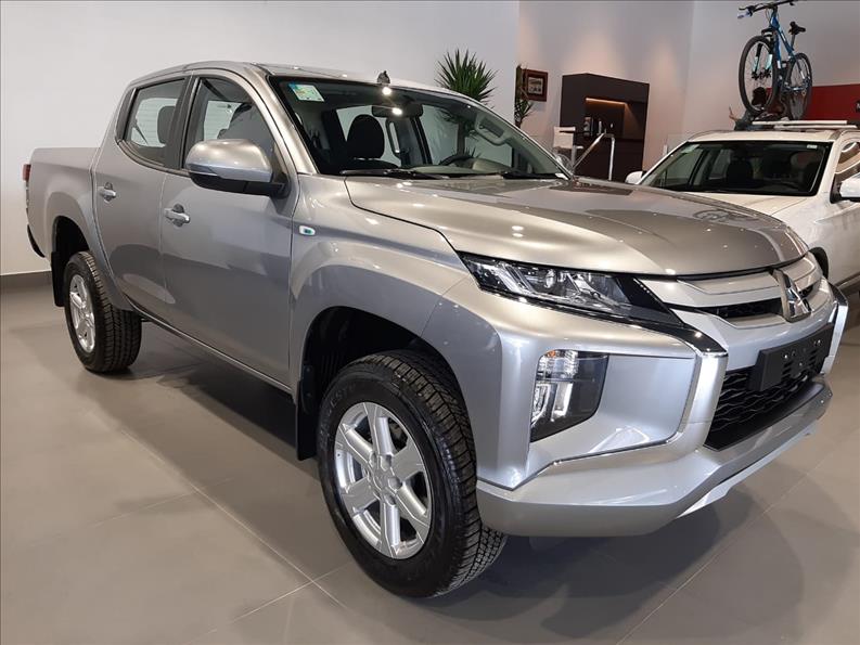 L200 TRITON 2.4 16V Turbo Sport GLS CD 4X4 L200 TRITON 2.4 16V Turbo Sport GLS CD 4X4