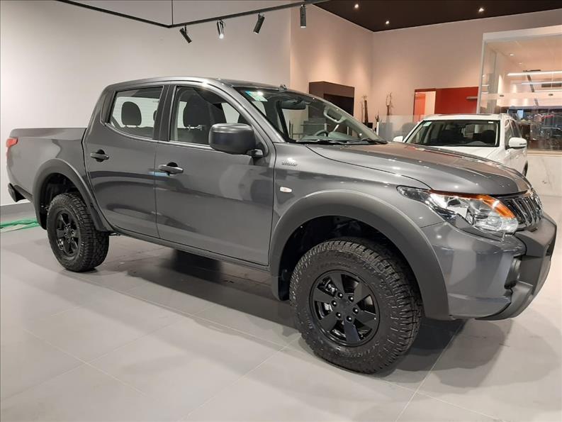 L200 TRITON 2.4 16V Turbo Outdoor GLS CD 4X4 L200 TRITON 2.4 16V Turbo Outdoor GLS CD 4X4