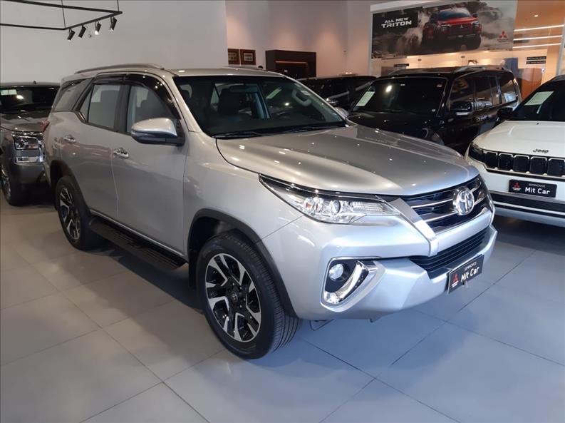 HILUX SW4 2.7 SRV 7 Lugares 4X2 16V HILUX SW4 2.7 SRV 7 Lugares 4X2 16V