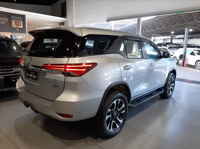  HILUX SW4  2.7 SRV 7 Lugares 4X2 16V 