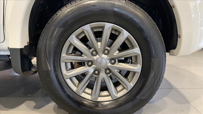 L200 TRITON 2.4 16V Turbo Sport Hpe-s CD 4X4 L200 TRITON 2.4 16V Turbo Sport Hpe-s CD 4X4