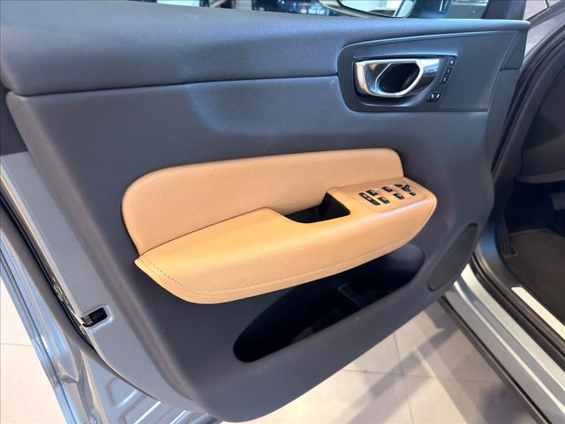  XC60  2.0 T5 Momentum AWD Geartronic 12