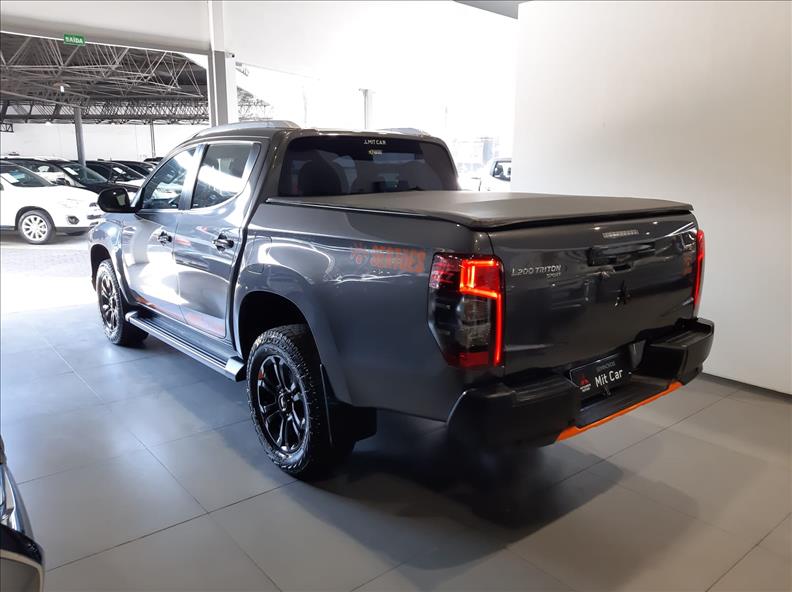  L200 TRITON  2.4 16V Turbo Sport Hpe-s CD 4X4 