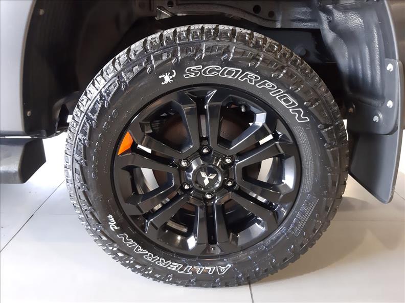  L200 TRITON  2.4 16V Turbo Sport Hpe-s CD 4X4 