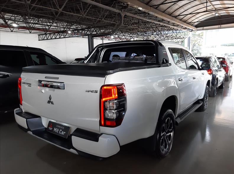  L200 TRITON  2.4 16V Turbo Sport Hpe-s CD 4X4 3