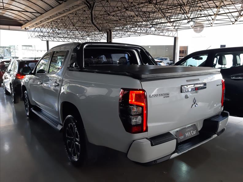  L200 TRITON  2.4 16V Turbo Sport Hpe-s CD 4X4 4