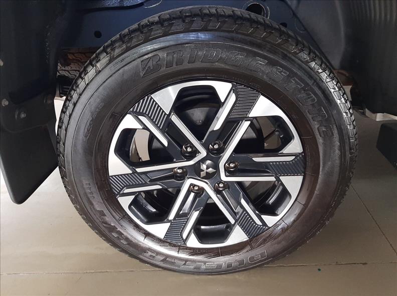  L200 TRITON  2.4 16V Turbo Sport Hpe-s CD 4X4 6