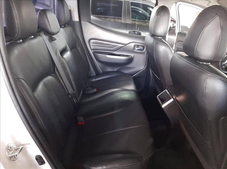  L200 TRITON  2.4 16V Turbo Sport Hpe-s CD 4X4 7