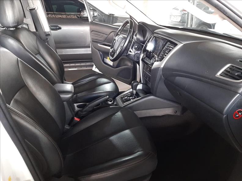  L200 TRITON  2.4 16V Turbo Sport Hpe-s CD 4X4 8