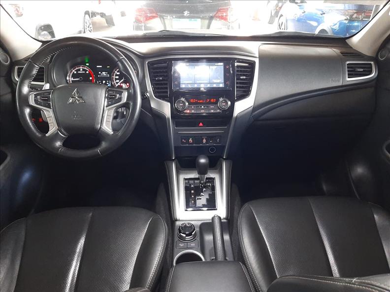  L200 TRITON  2.4 16V Turbo Sport Hpe-s CD 4X4 9