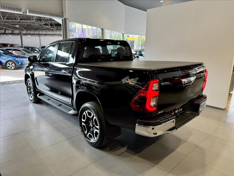  HILUX  2.8 D-4d Turbo CD SRX 4X4 4