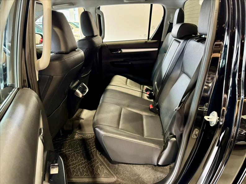  HILUX  2.8 D-4d Turbo CD SRX 4X4 10