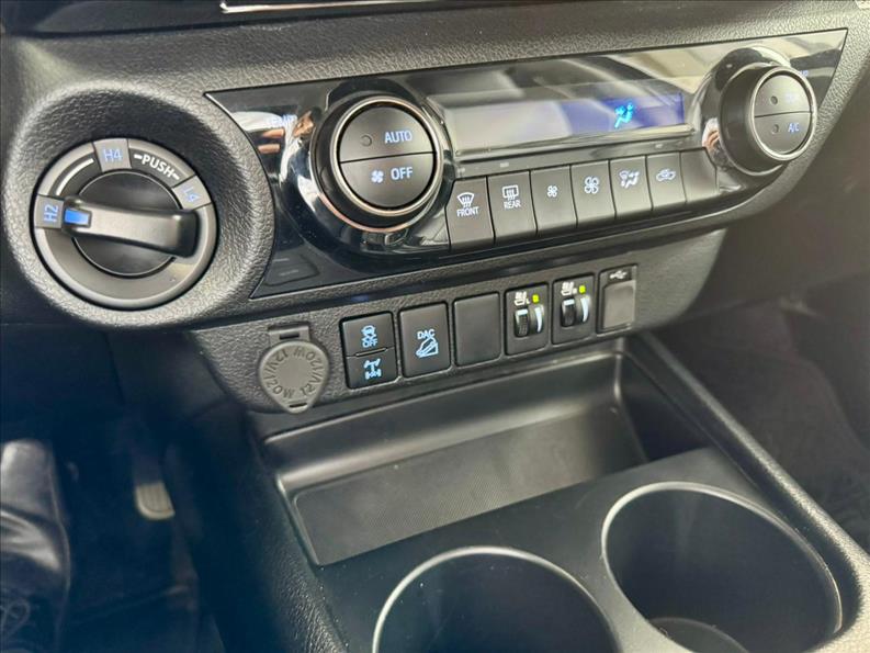  HILUX  2.8 D-4d Turbo CD SRX 4X4 12