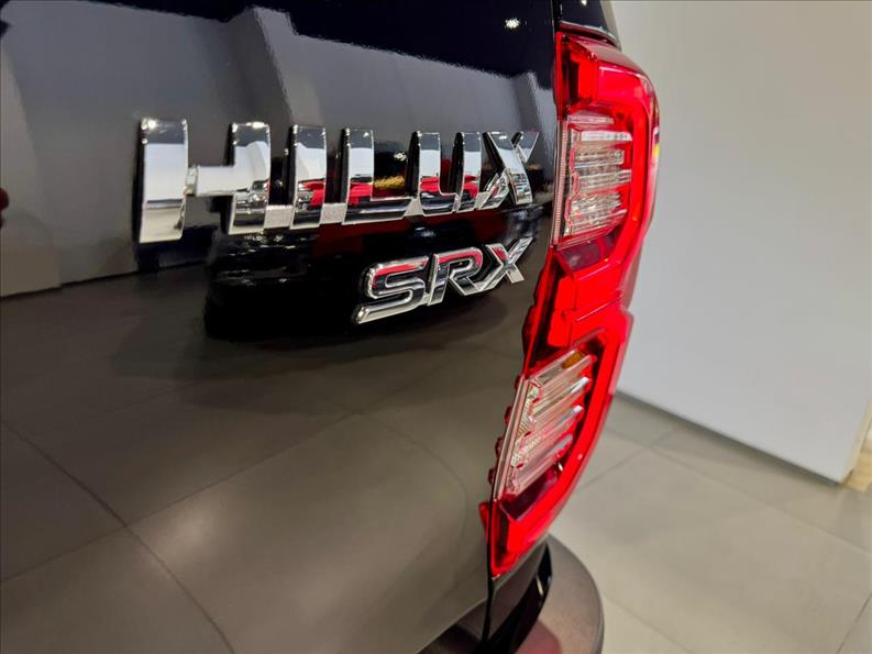  HILUX  2.8 D-4d Turbo CD SRX 4X4 16