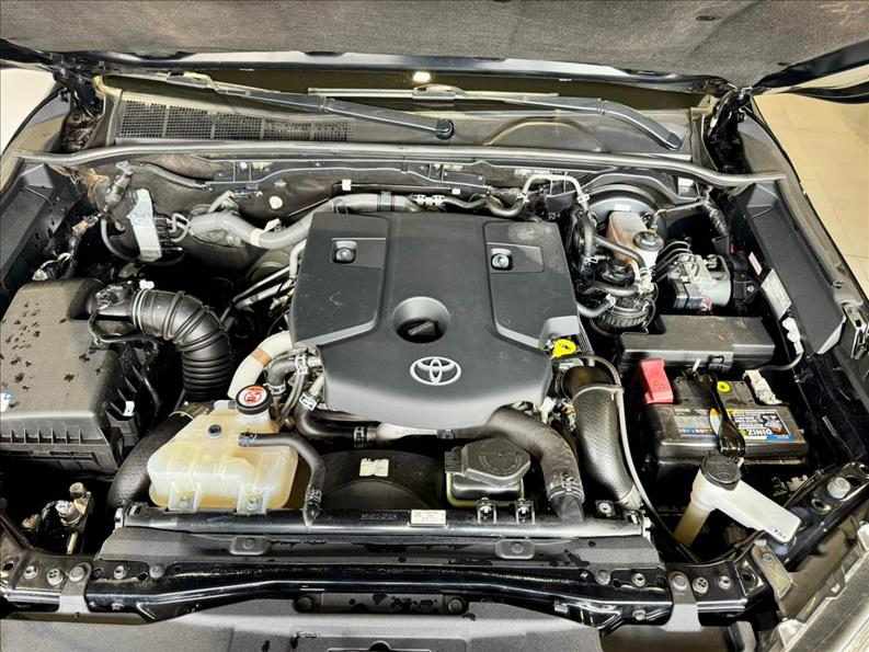  HILUX  2.8 D-4d Turbo CD SRX 4X4 19