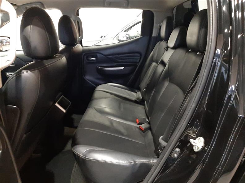  L200 TRITON  2.4 16V Turbo Sport Hpe-s CD 4X4 9