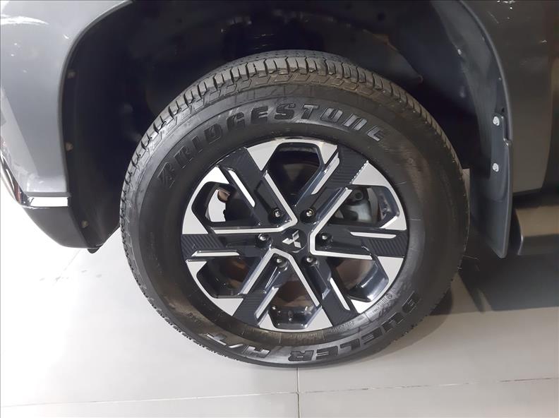  L200 TRITON  2.4 16V Turbo Sport Hpe-s CD 4X4 6