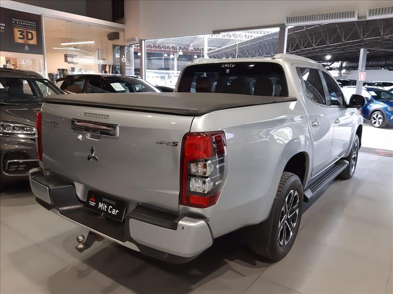  L200 TRITON  2.4 16V Turbo Sport Hpe-s CD 4X4 3