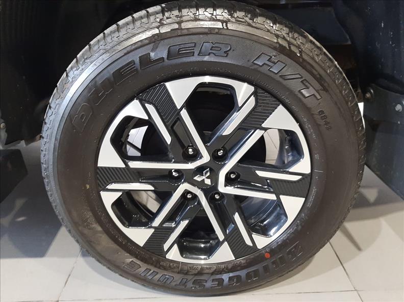  L200 TRITON  2.4 16V Turbo Sport Hpe-s CD 4X4 6