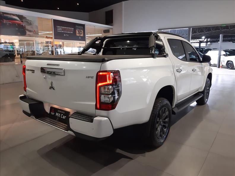 L200 TRITON  2.4 16V Turbo Sport HPE CD 4X4 3  L200 TRITON  2.4 16V Turbo Sport HPE CD 4X4 3