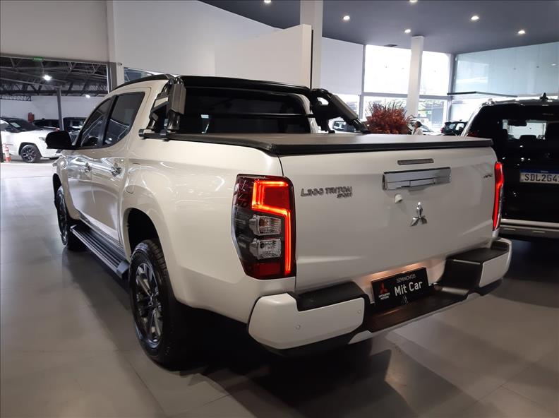 L200 TRITON  2.4 16V Turbo Sport HPE CD 4X4 4  L200 TRITON  2.4 16V Turbo Sport HPE CD 4X4 4