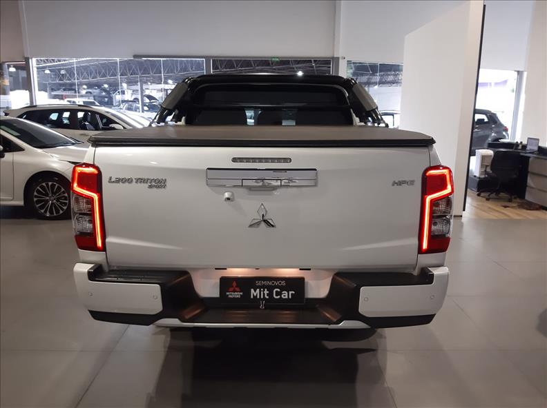 L200 TRITON  2.4 16V Turbo Sport HPE CD 4X4 5  L200 TRITON  2.4 16V Turbo Sport HPE CD 4X4 5