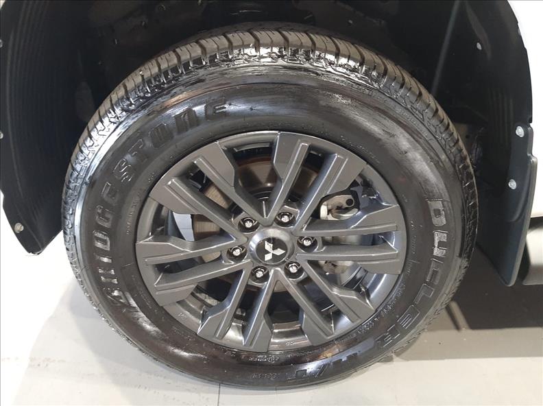 L200 TRITON  2.4 16V Turbo Sport HPE CD 4X4 7  L200 TRITON  2.4 16V Turbo Sport HPE CD 4X4 7