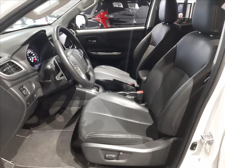 L200 TRITON  2.4 16V Turbo Sport HPE CD 4X4 9  L200 TRITON  2.4 16V Turbo Sport HPE CD 4X4 9