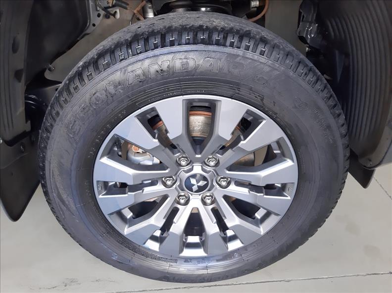  TRITON  2.4 Biturbo CD Hpe-s 4X4 6