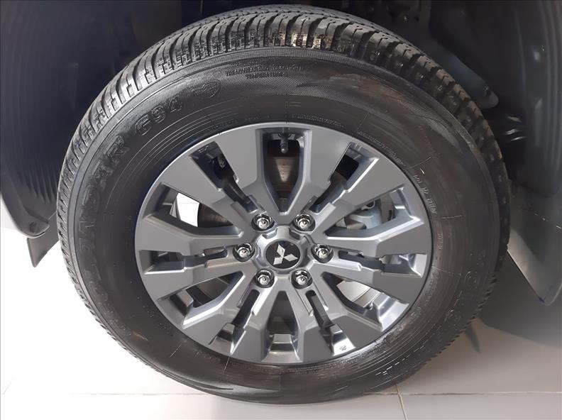  TRITON  2.4 Biturbo CD Hpe-s 4X4 6