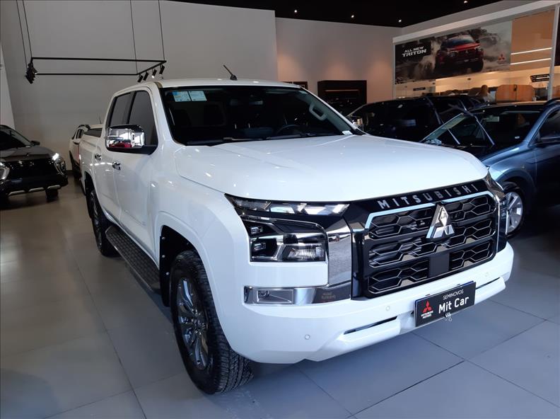 TRITON 2.4 Biturbo CD Hpe-s 4X4 TRITON 2.4 Biturbo CD Hpe-s 4X4