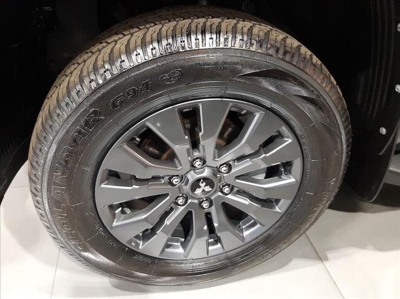  TRITON  2.4 Biturbo CD Hpe-s 4X4 4