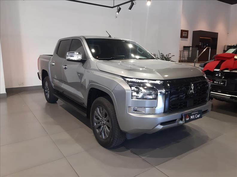 TRITON 2.4 Biturbo CD HPE 4X4 TRITON 2.4 Biturbo CD HPE 4X4