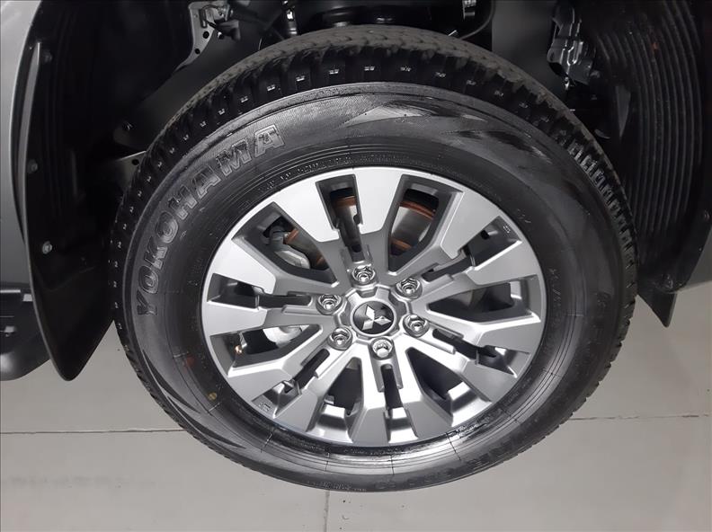  TRITON  2.4 Biturbo CD HPE 4X4 8