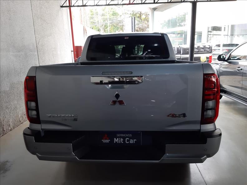  TRITON  2.4 Biturbo CD Hpe-s 4X4 5