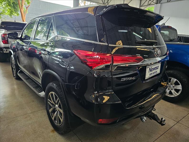  HILUX SW4  2.8 SRX 4X4 7 Lugares 16V Turbo Intercooler 3