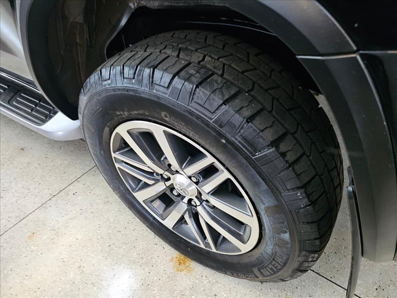  HILUX SW4  2.8 SRX 4X4 7 Lugares 16V Turbo Intercooler 4