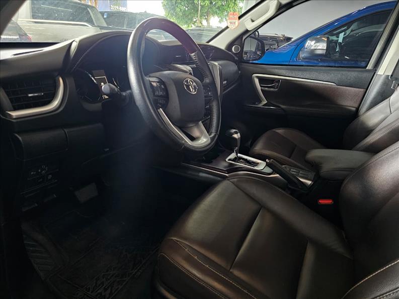  HILUX SW4  2.8 SRX 4X4 7 Lugares 16V Turbo Intercooler 6