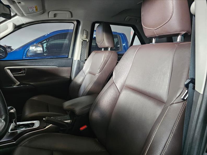  HILUX SW4  2.8 SRX 4X4 7 Lugares 16V Turbo Intercooler 7