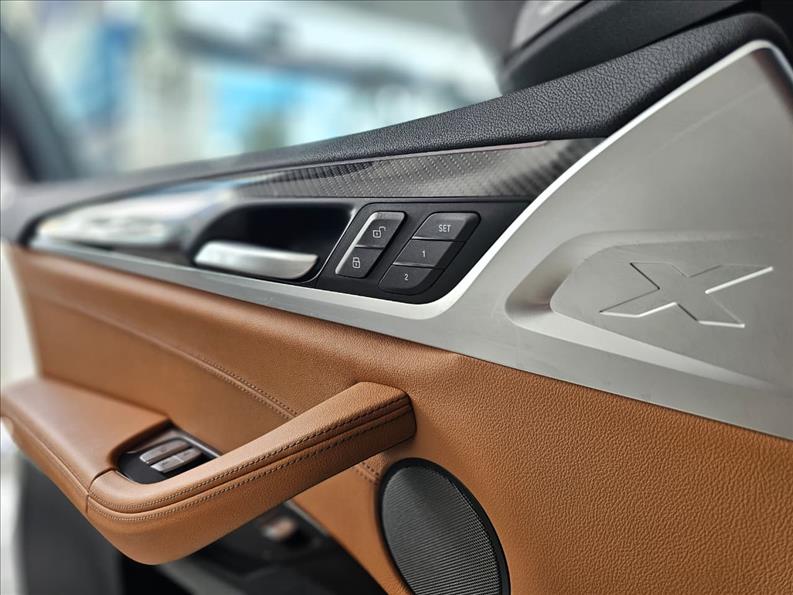  X3  3.0 Twinpower M40i 13