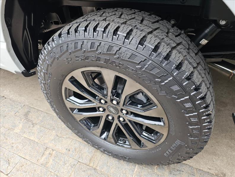  F-150  5.0 V8 CD Lariat Black FX4 4