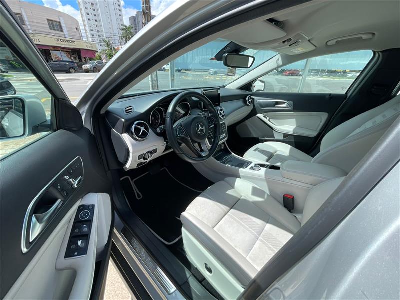  GLA 200  1.6 CGI Style 7g-dct 3