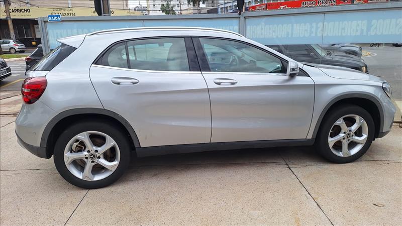  GLA 200  1.6 CGI Style 7g-dct 3