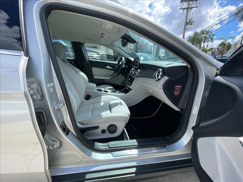  GLA 200  1.6 CGI Style 7g-dct 4