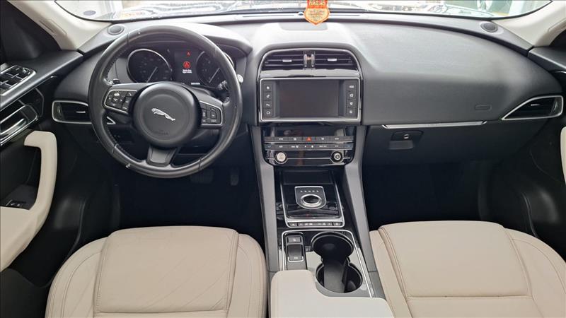  F-PACE  2.0 16V Turbo Prestige AWD 9